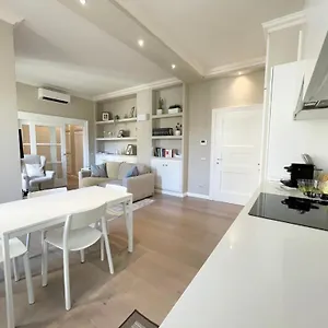 https://isidoro-apartment.it-tuscanyhotel.com