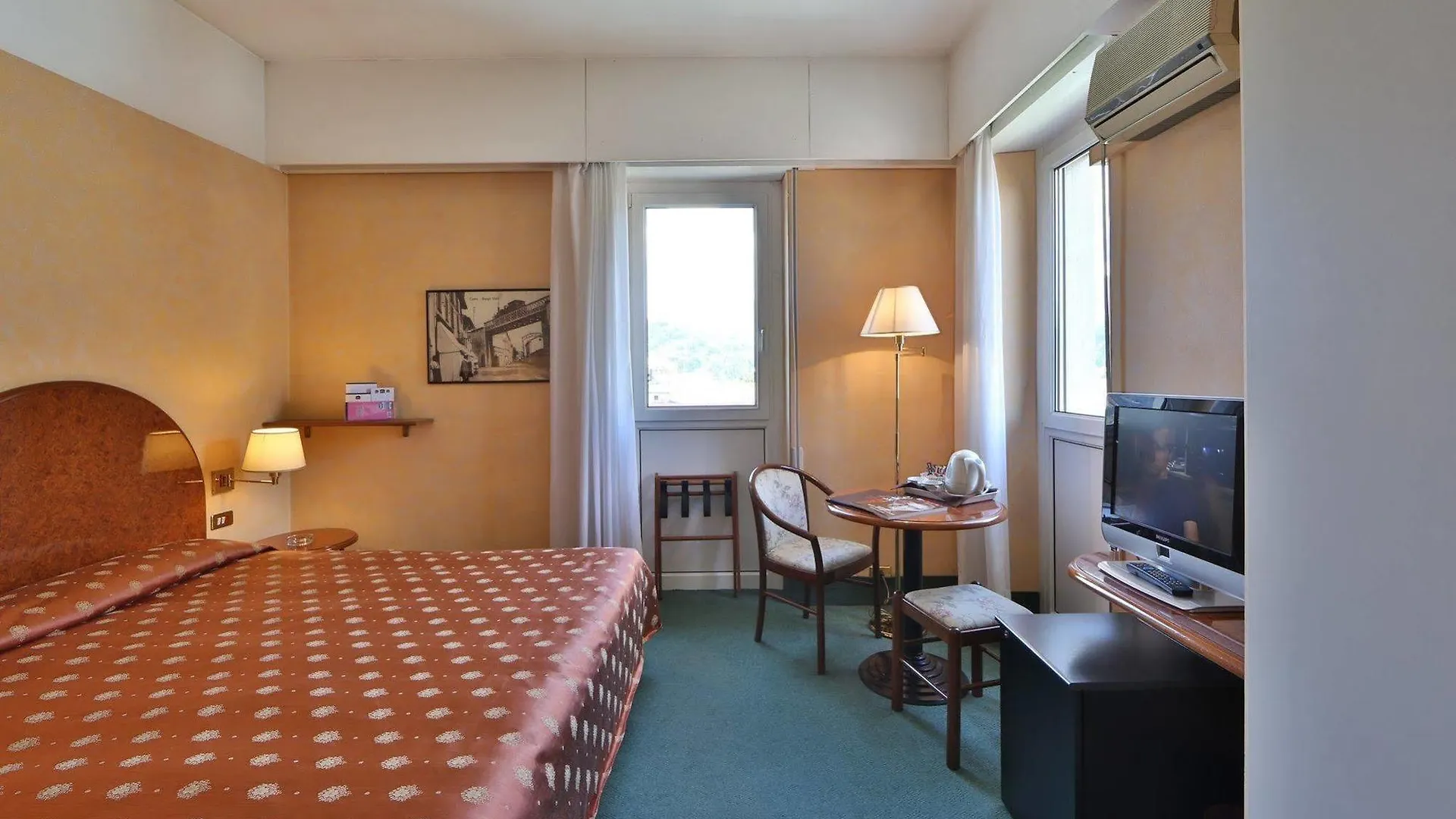 B&B Hotel Como City Center 3*,