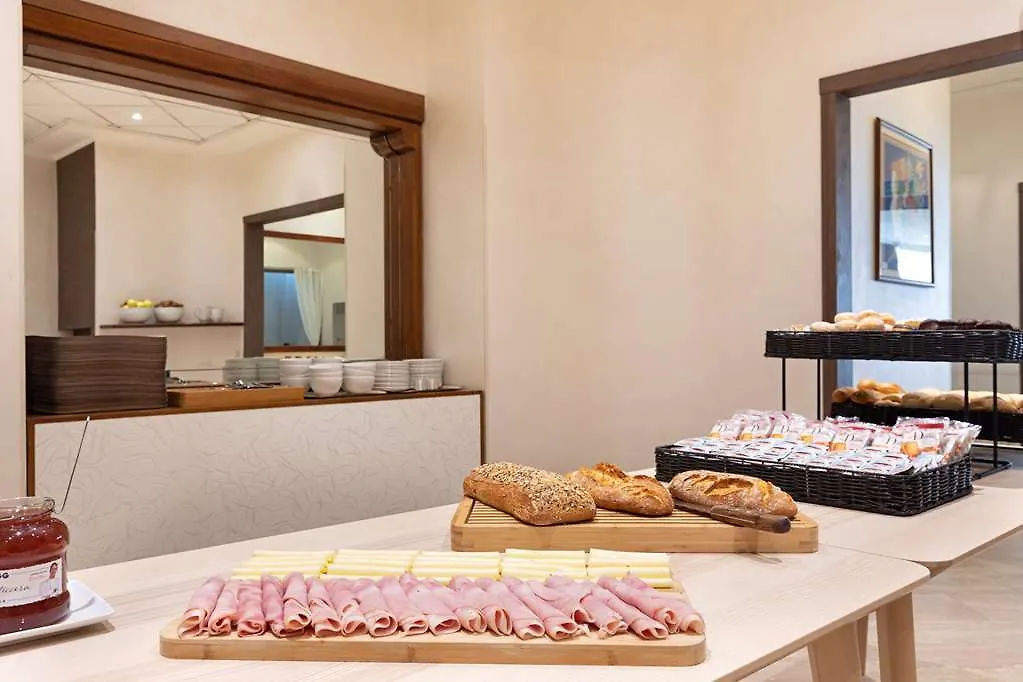 B&B Hotel Como City Center 3*,