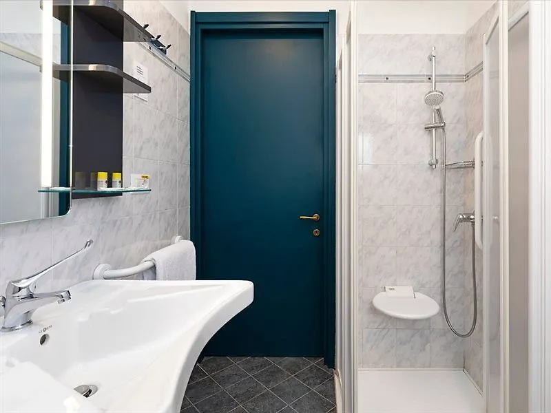 B&B Hotel Como City Center 3*,